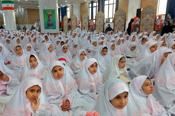 جشن تکلیف دانش‌آموزان دختر منطقه کهریزک 