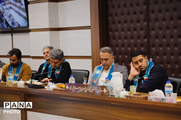 نشست هم‌اندیشی مسئولان دانش‌آموزی تهران با محور آموزش مربیان و مدیریت مصرف انرژی