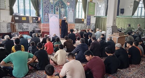قرار عاشقانه نوجوانان با خدا در سکوت مسجد 