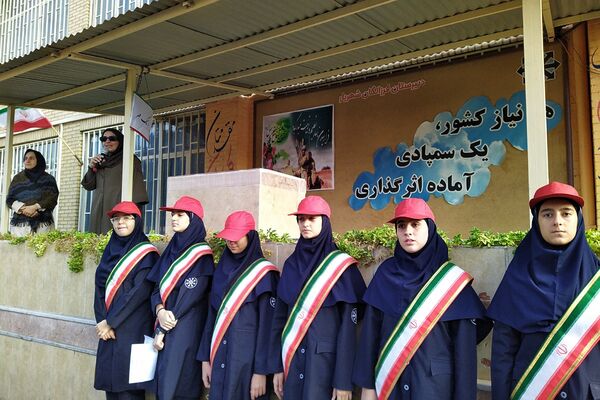 زنگ مهر و مقاومت در دبیرستان استعدادهای درخشان فرزانگان شهریار طنین‌انداز شد

