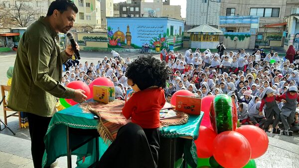 اجرای برنامه فرهنگی و عروسکی پیک دانایی در دبستان نیایش