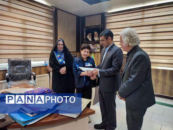 تقدیر از دانش آموز خبرنگاران پانا در قائمشهر