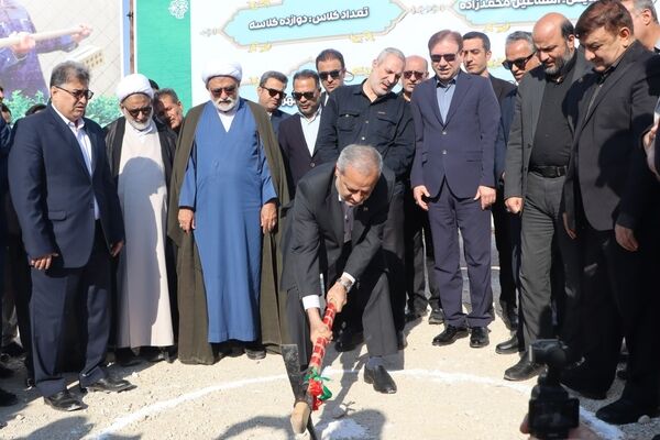 کلنگ ساخت مدرسه ۱۲ کلاسه در شهر بنک به زمین زده شد