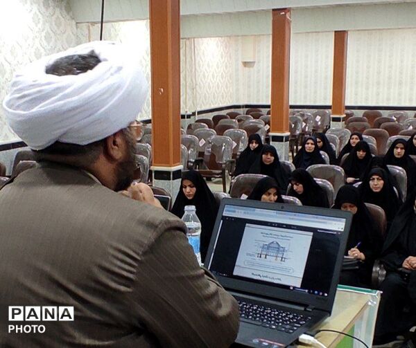 جلسه مربیان طرح‌های تربیتی شهدا  در کبودرآهنگ