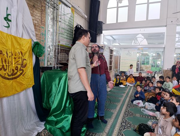 مسجد حسین‌بن‌علی (ع) میزبان لبخند دانش‌آموزان در جشن میلاد دو امام