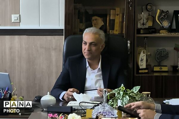 تجلیل روز مشاور و میلاد امام رضا(ع) با تقدیر از همکاران اداره آموزش و پرورش ناحیه یک شهرری