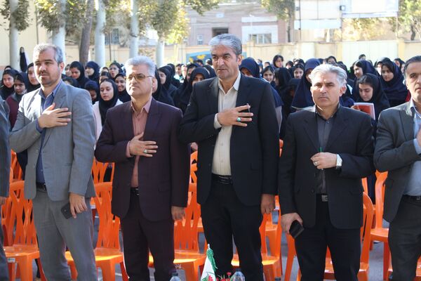 گرامیداشت روز آزمایشگاه در دبیرستان دخترانه شاهد غرویان وکیلی (۲۲)