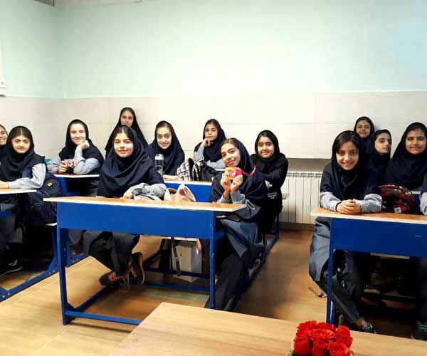 تشویق و تجربه‌های تازه ما را به درس علاقه‌مندتر کرد