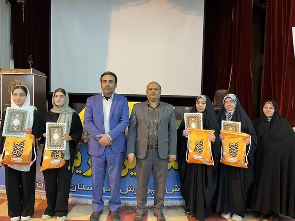تجلیل از ۱۵۰ دانش‌آموز افتخار آفرین در مسابقات فرهنگی، هنری و پرسش مهر ریاست جمهوری 