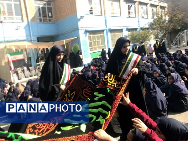 دبیرستان متوسطه اول دخترانه انقلاب میزبان شهید گمنام شد 