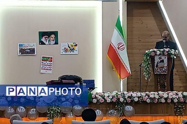 پایگاه شهید انصاری میزبان دانش‌آموزان دبستان مهدیزاده در جشن دهه فجر 