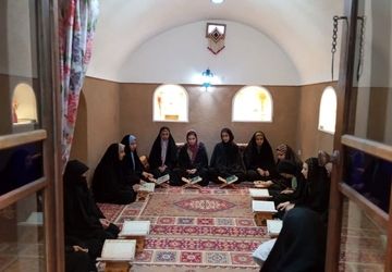 برگزاری محفل قرآنی توسط دانش‌آموزان در خانه ‌شاهزمانی بنادکوک