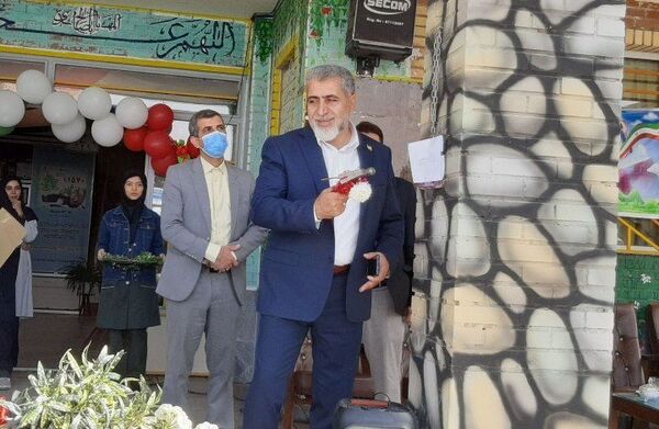 جشن جوانه‌ها و مراسم آغاز پایه هفتم در دبیرستان دخترانه فاطمه الزهرا در شهرستان فیروزکوه