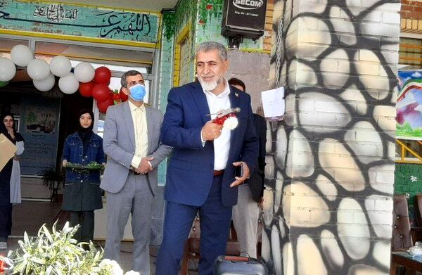 جشن جوانه‌ها و مراسم آغاز پایه هفتم در دبیرستان دخترانه فاطمه الزهرا در شهرستان فیروزکوه