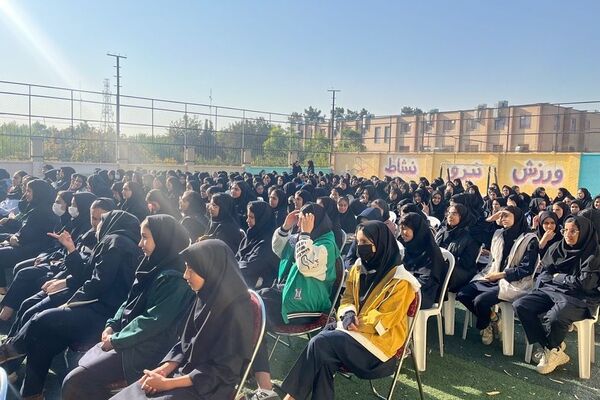 جشن پرشور روز دانش‌آموز در دبیرستان ملوک زندی 
