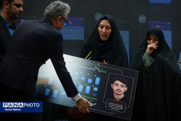 چهل و پنجمین سالگرد هفته دفاع مقدس با حضور وزیر آموزش و پرورش