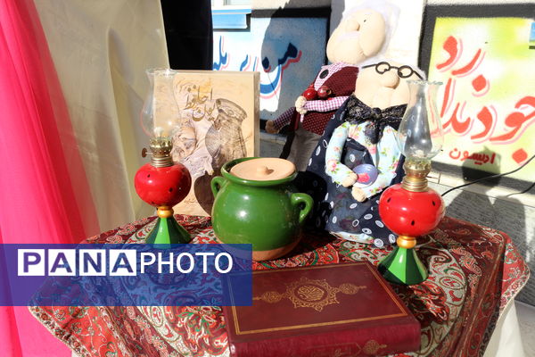 جشن یلدای دانش‌آموزی، در دبیرستان هیات امنایی دخترانه معراج اردبیل