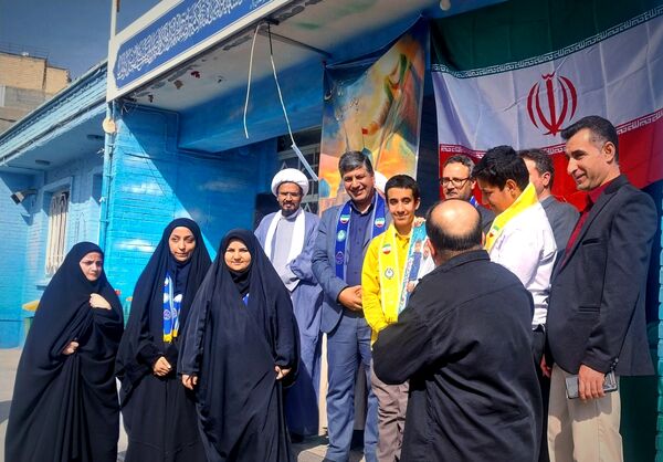 رونمایی از کتاب «روحانی که روحانی نیست» در دبیرستان باقریه
