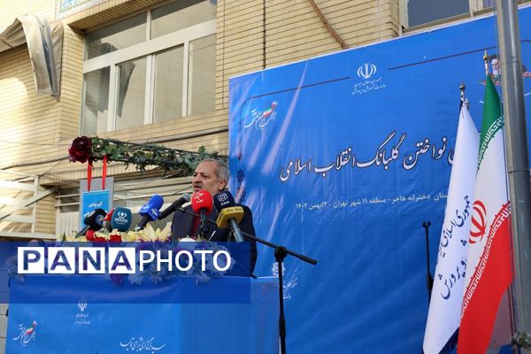 در دل این زمستان سخت و از پس سال‌ها، همچنان عطر آزادی به مشام می‌رسد