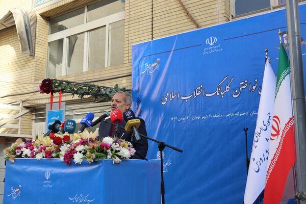 در دل این زمستان سخت و از پس سال‌ها، همچنان عطر آزادی به مشام می‌رسد