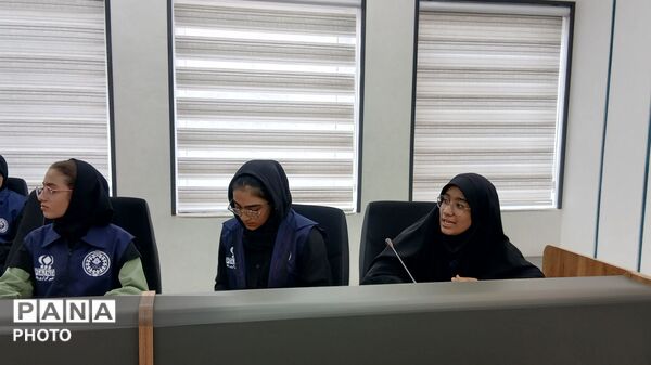 دیدار دانش‌آموزخبرنگاران پانا، با مدیرکل بانوان استانداری یزد