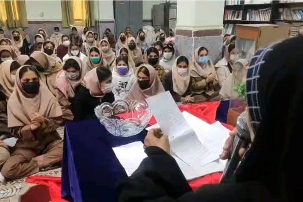 گرامیداشت روز مادر در دبیرستان حضرت آسیه (س)  