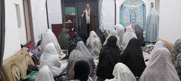 بانوان فدافن  زمزمه‌های ایمان در خلوت نورانی اعتکاف مسجد جامع