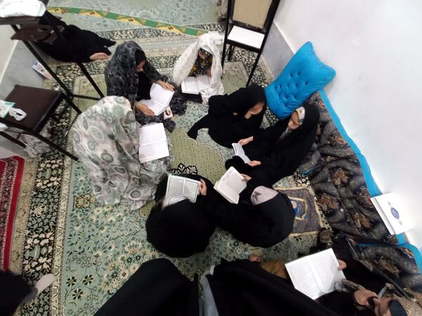 حس و حال معنوی دانش‌آموزان ابرکوهی در اعتکاف