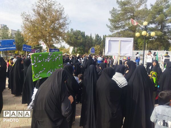 غبار روبی گلزار شهدای شهرستان کاشمر 