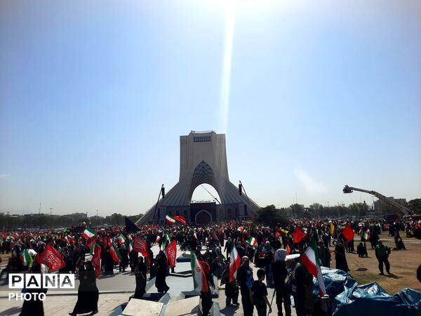 وداع باشکوه ملت با رهبر انقلاب و تشییع پیکر پاک و مطهر ایشان