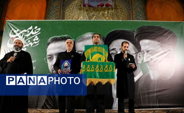 اجتماع مردم یزد در سوگ سیدالشهدای خدمت