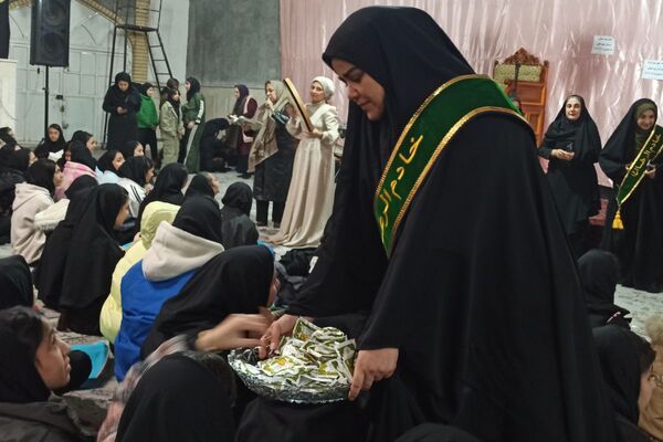 مدرسه شهید لطفی بهارستان‌دو میزبان جشن دهه فجر 