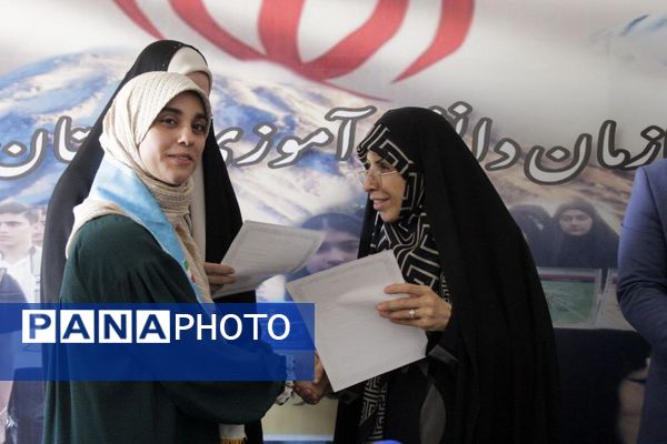 دیدار نماینده مردم ساری و میاندرود در مجلس شورای اسلامی با دانش‌آموزان مازندران