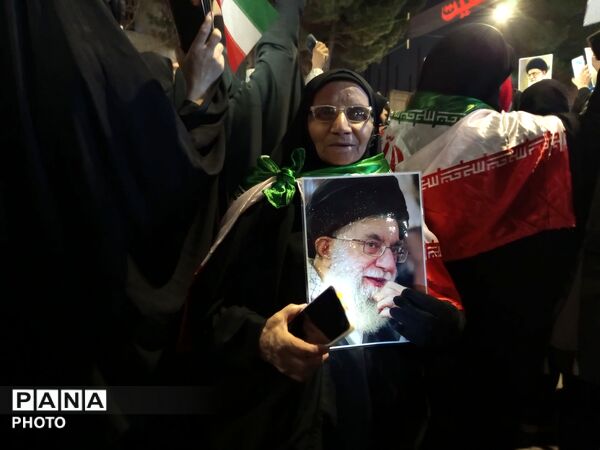 حرکت دسته عزاداری درسومین شب شهادت امام خامنه ای از پنجراه تا مسجد جامع