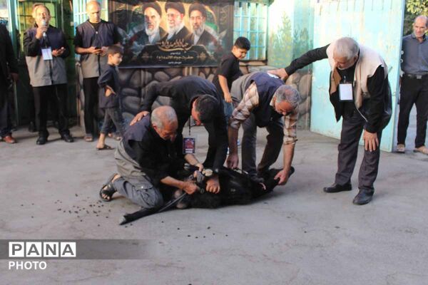 خدمت خالصانه قرارگاه جهادی حضرت جوادالائمه(ع) جاجرم به زائران امام رضا(ع) در مشهد مقدس 