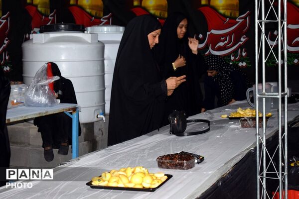 جلوه‌های خدمت‌رسانی فرهنگیان حاجی‌آباد در آیین وداع با «رهبر شهید»