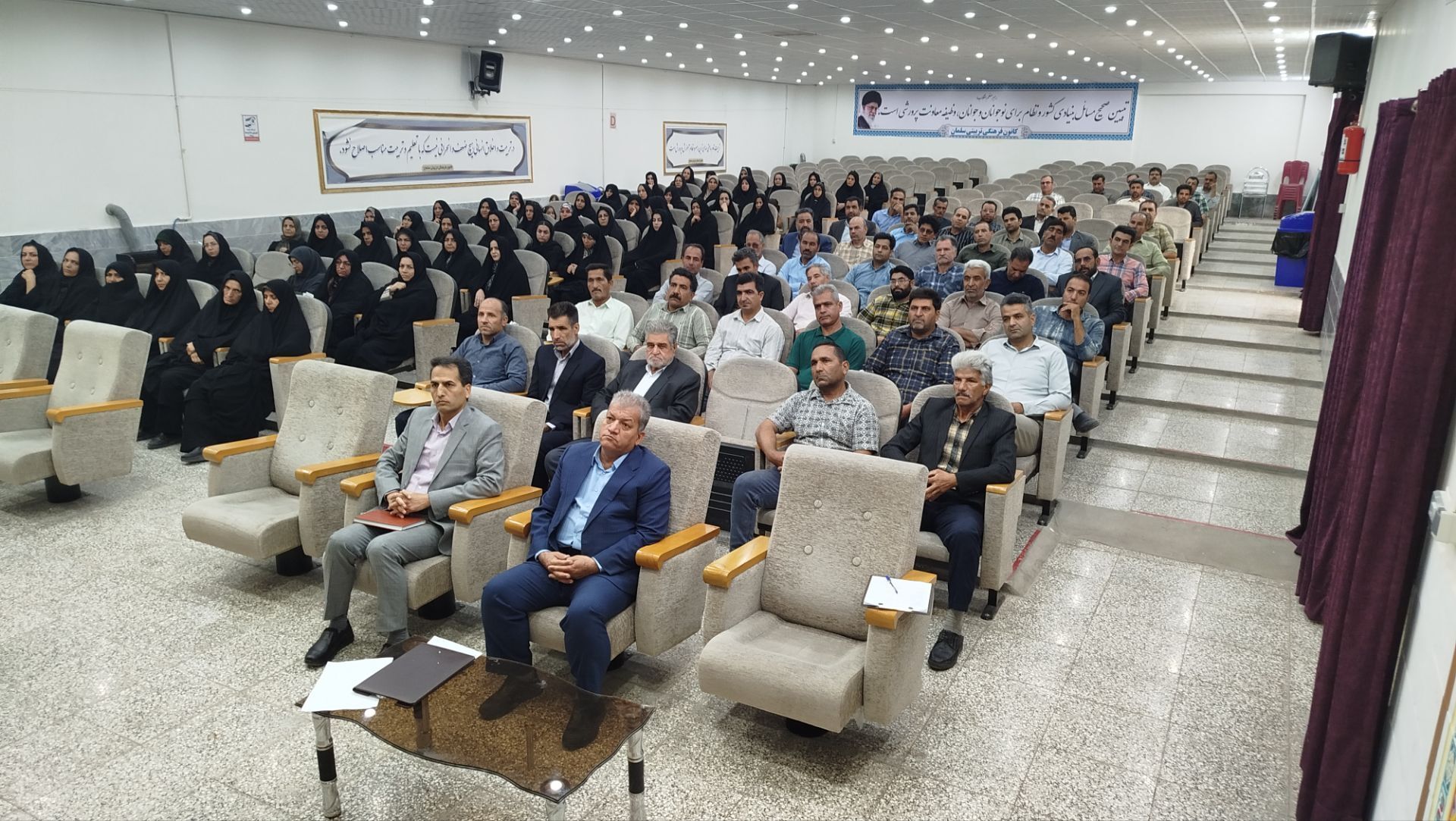 بهترین محیط را با همکاری و همدلی والدین می‌توان برای رشد دانش‌آموزان فراهم کرد