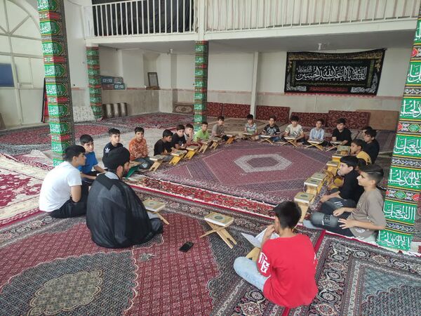 کلاس‌های قرآن کریم در مسجد امام علی (ع) ده‌محسن 