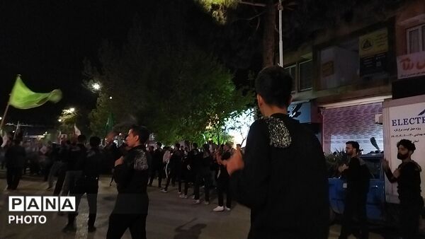 دسته عزاداری روستای اردمه در مراسم چهلم رهبر شهید و شهدای میناب در حسینیه امام 