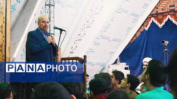 حضور رئیس مجلس شورای اسلامی در بین نوجوانان معتکف