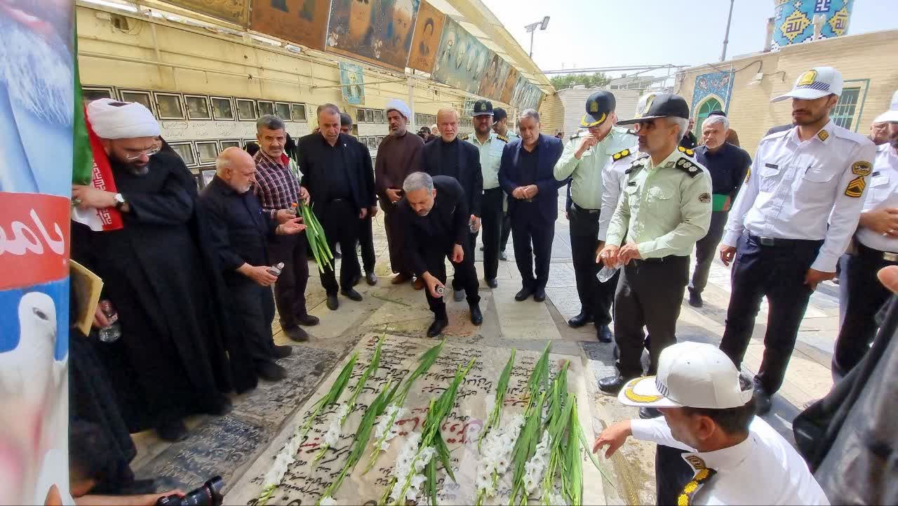گلباران مزار شهدای هفتم تیر در قم
