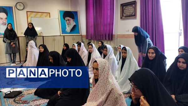 نواخته شدن زنگ نماز در دبیرستان حضرت معصومه(س) شهرستان خلیل‌آباد با شعار «مِهر با مُهر»