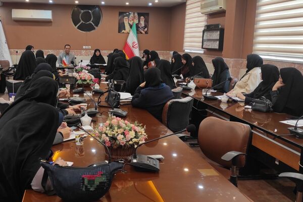 هم‌افزایی نیروهای پرورشی قطب پرند در نشست تخصصی رباط‌کریم