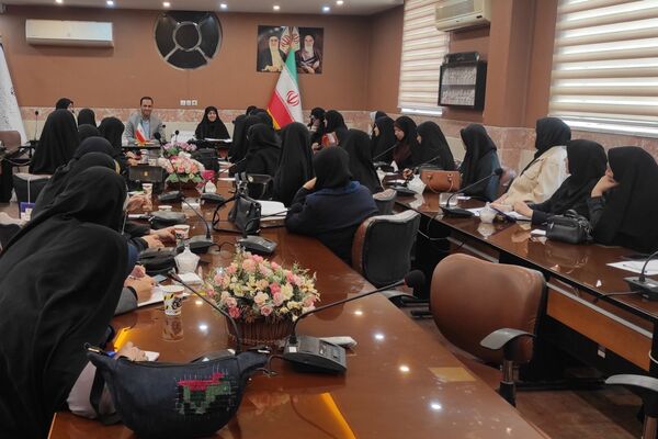 هم‌افزایی نیروهای پرورشی قطب پرند در نشست تخصصی رباط‌کریم