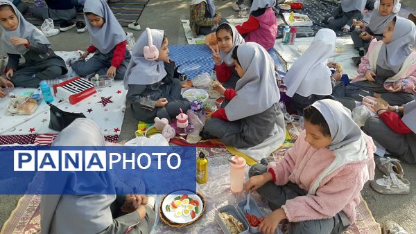 صبح پرانرژی با صبحانه سالم در دبستان نیایش