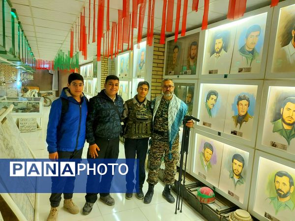 پسران حاج قاسم سلیمانی در گلزار شهدا ملارد یاد او و شهدا را گرامی داشتند