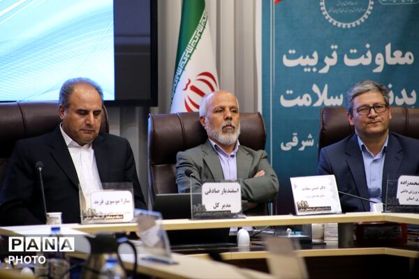 تجلیل از دانش‌آموزان ورزشکار و قهرمان آذربایجان شرقی