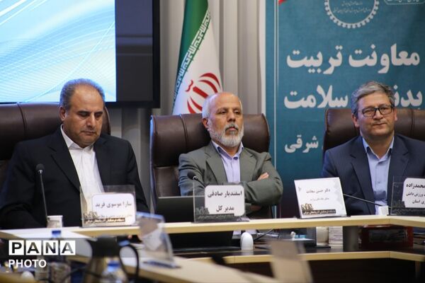 تجلیل از دانش‌آموزان ورزشکار و قهرمان آذربایجان شرقی