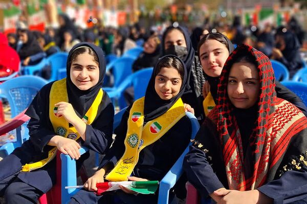 طنین زنگ انقلاب در مدرسه فرزانگان شهرستان باشت