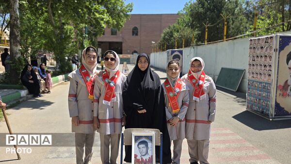 شکوه پاسداشت مقام معلم با حضور دانش‌آموزان و مسئولان آموزش و پرورش شهرستان نظرآباد